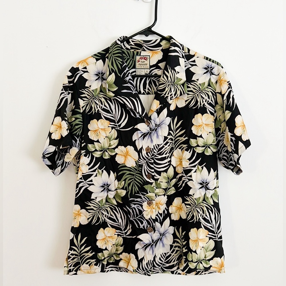 Rum Runner Vintage Hawaiian Shirt, size medium. Fantastic silk shirt.